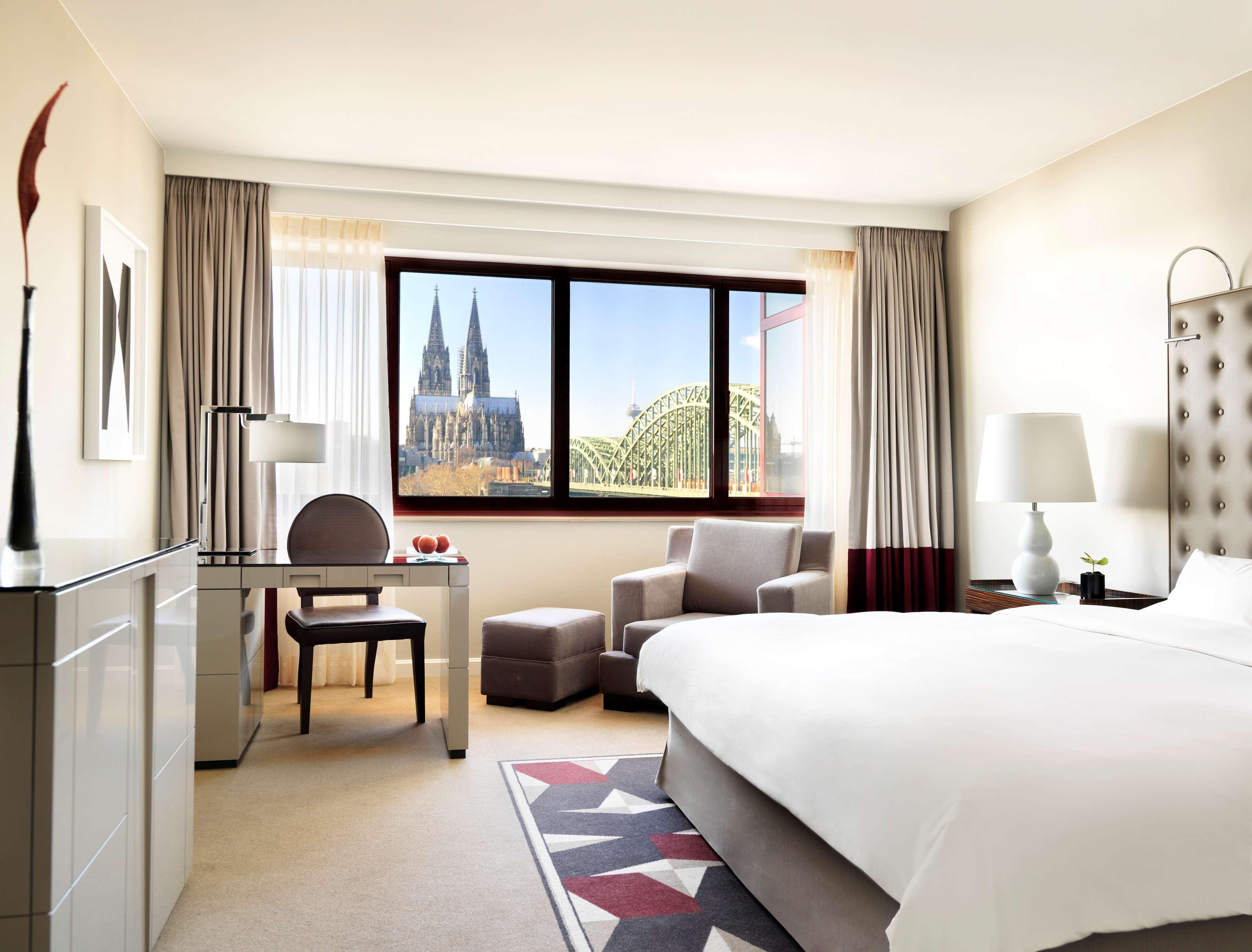 Отель Hyatt Regency Koln Экстерьер фото